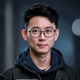 娜娜科技首席架构师陈明哲头像，技术感十足的男性工程师，专注而睿智
